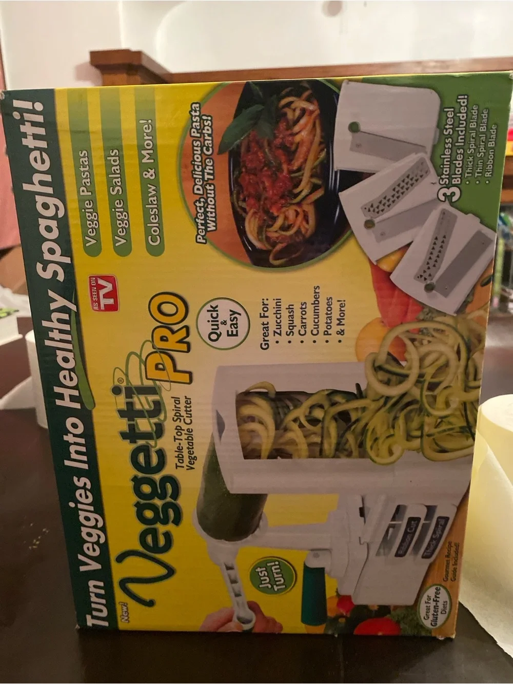 Table-Top Spiral Vegetable Cutter - White and Green